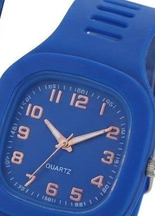 Reloj de caucho color azul estilo elegante